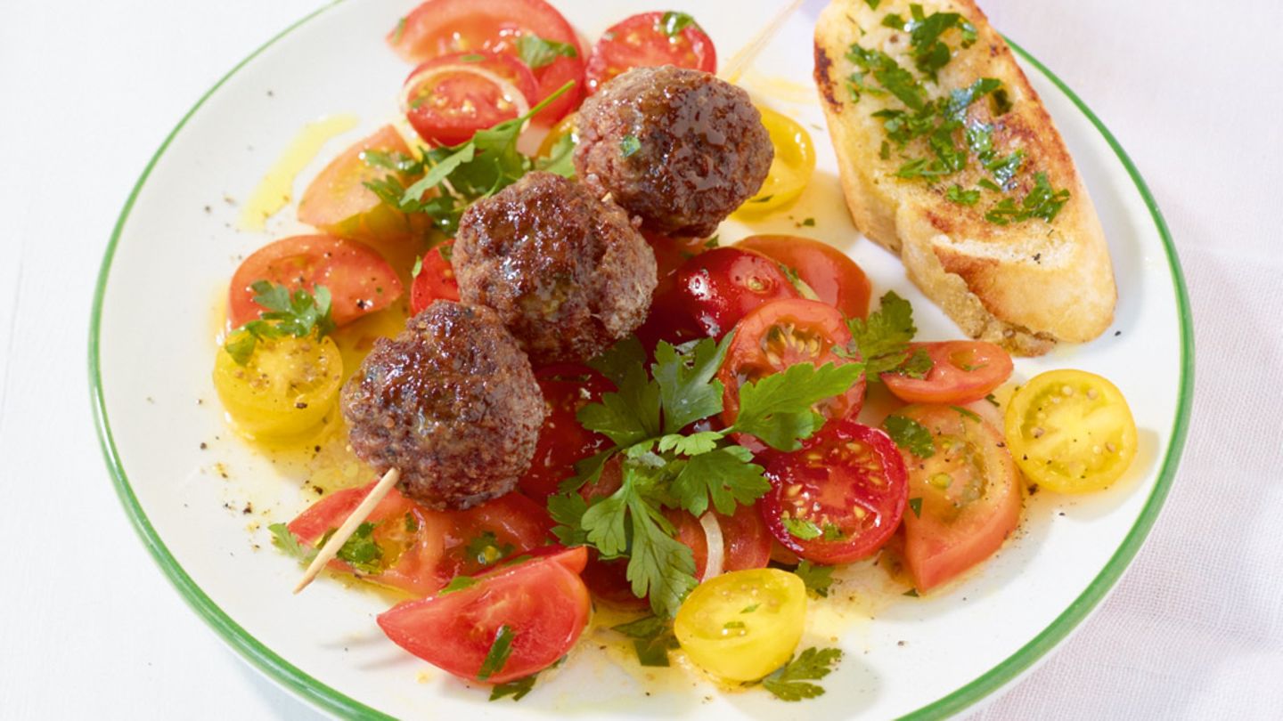 Tomatensalat mit Hackbällchen Rezept