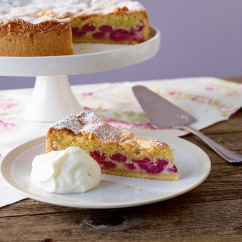 Gedeckter Himbeerkuchen