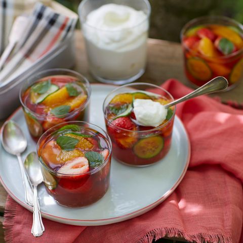Pimm’s-Gelee mit Orangensahne