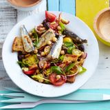 Ölsardinen mit Tomaten-Brotsalat