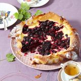 Beeren-Tarte mit Crème-fraîche-Guss