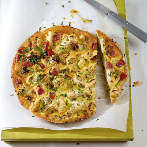 Blumenkohl-­Frittata mit Salami
