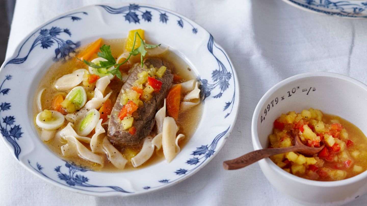 Eintopf mit Rinderbrust, Gemüse und Bandnudeln Rezept