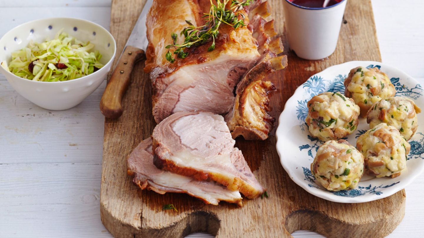 Karreebraten, Rote-Bete-Sauce und Spitzkohl Rezept