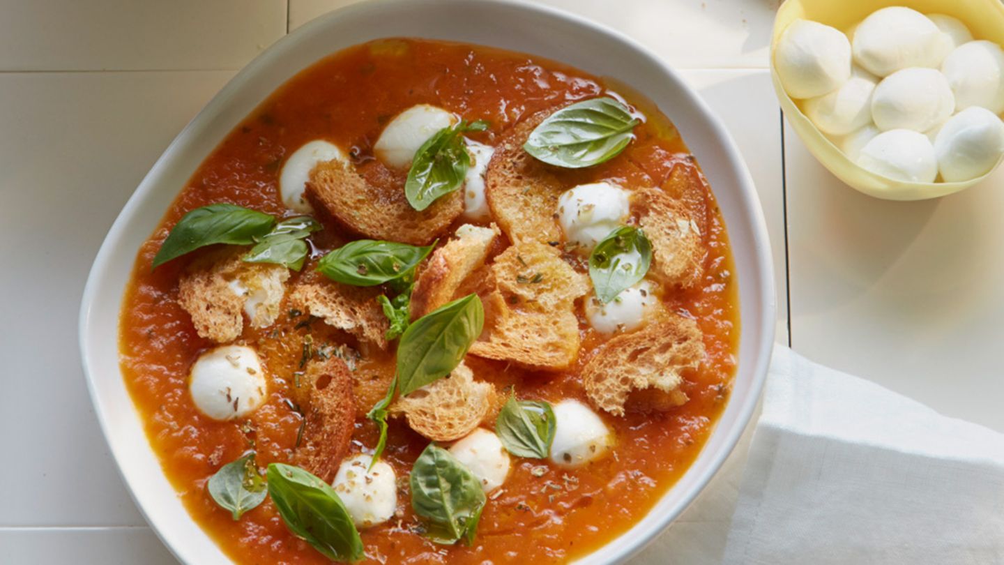 Tomatensuppe mit Büffelmozzarella Rezept