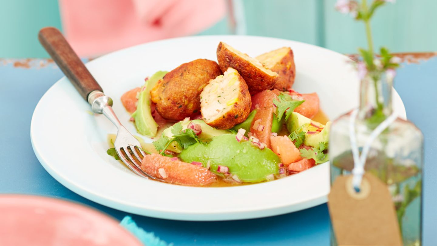 Seafood Cakes mit Avocado-Grapefruit-Salat Rezept