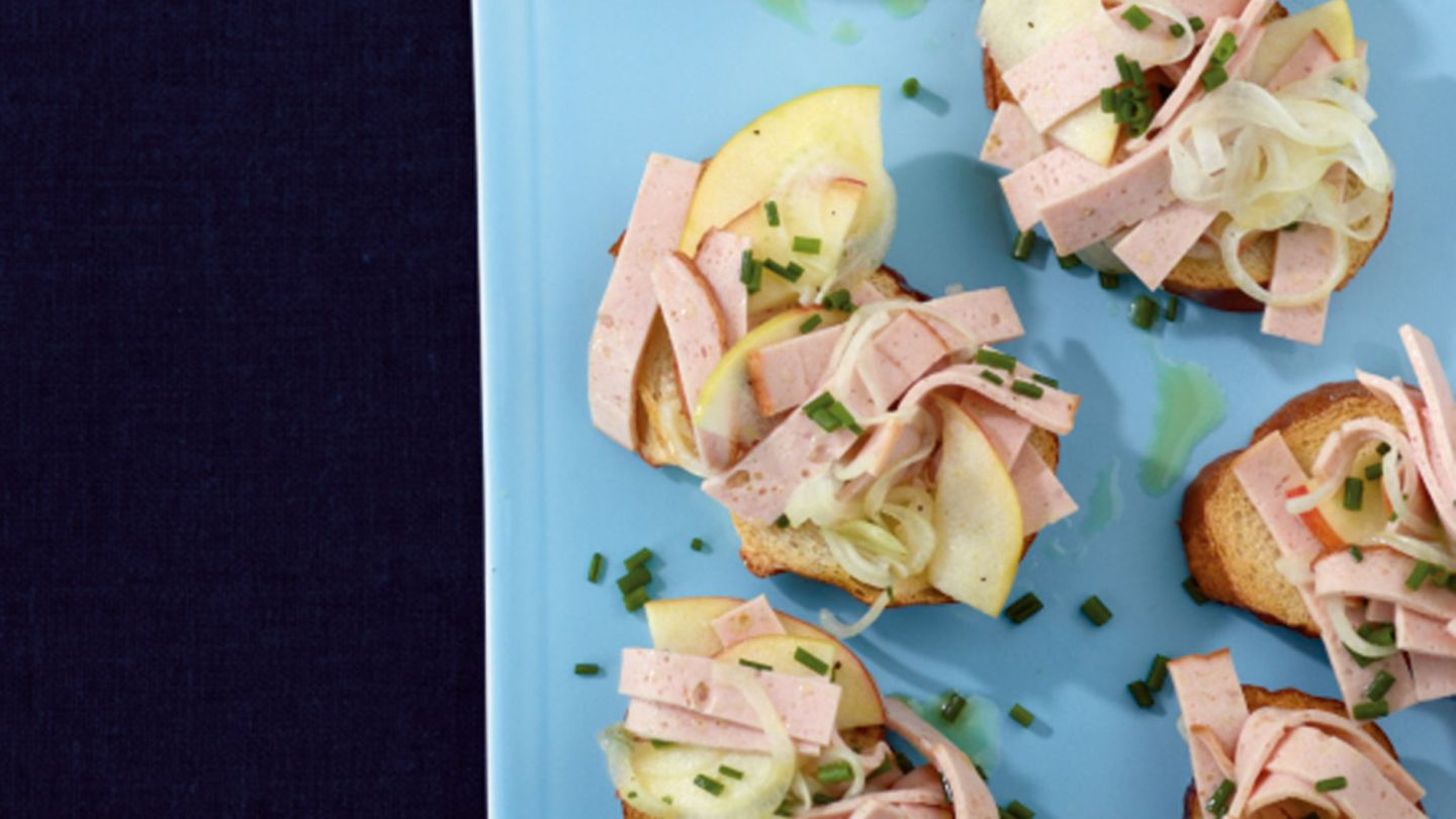 Leberkäsesalat-Crostini Rezept