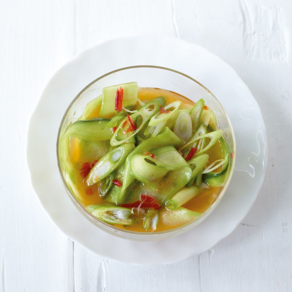 Süß-scharfer Gurkensalat