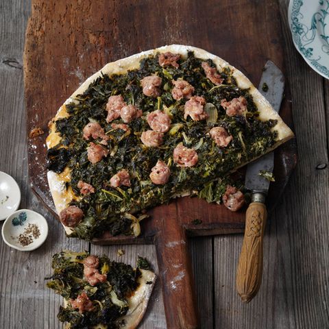 Grünkohl-Focaccia mit Salsicce