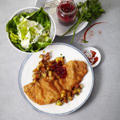 Schnitzel mit schnellen Bratkartoffeln