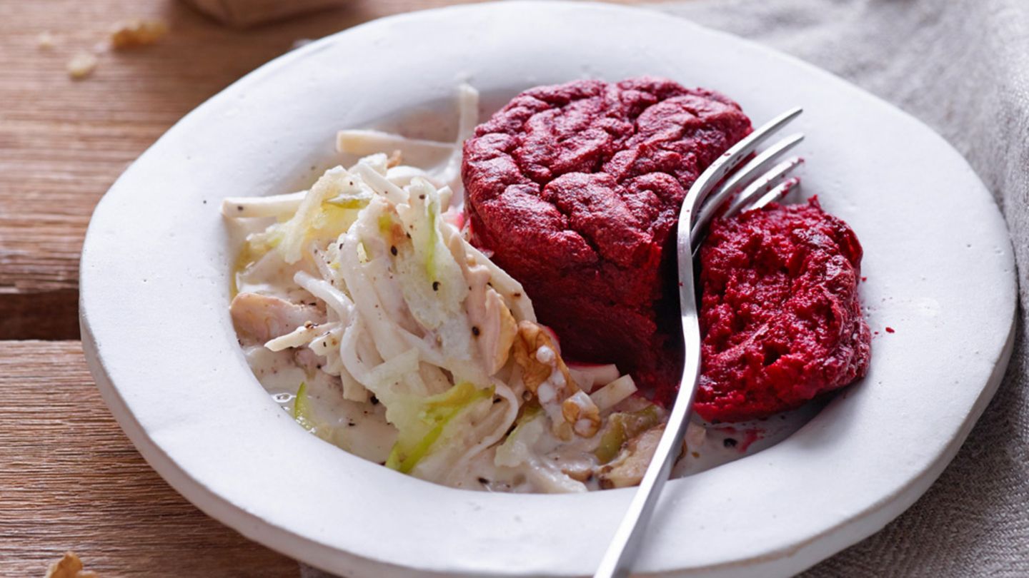 Rote-Bete-Flan mit Waldorfsalat Rezept