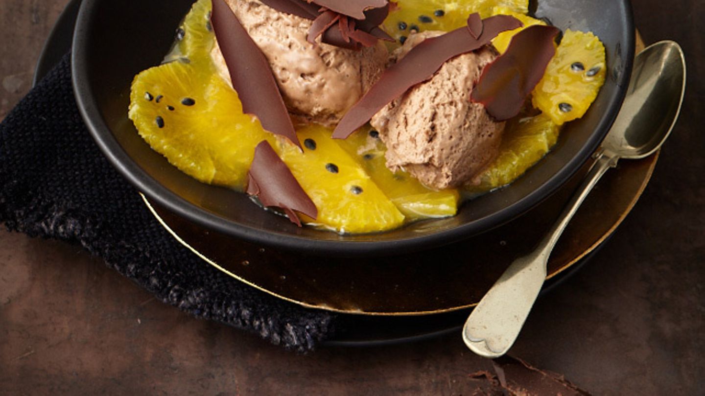 Nougat-Mousse mit Orangen-Maracuja-Kompott Rezept