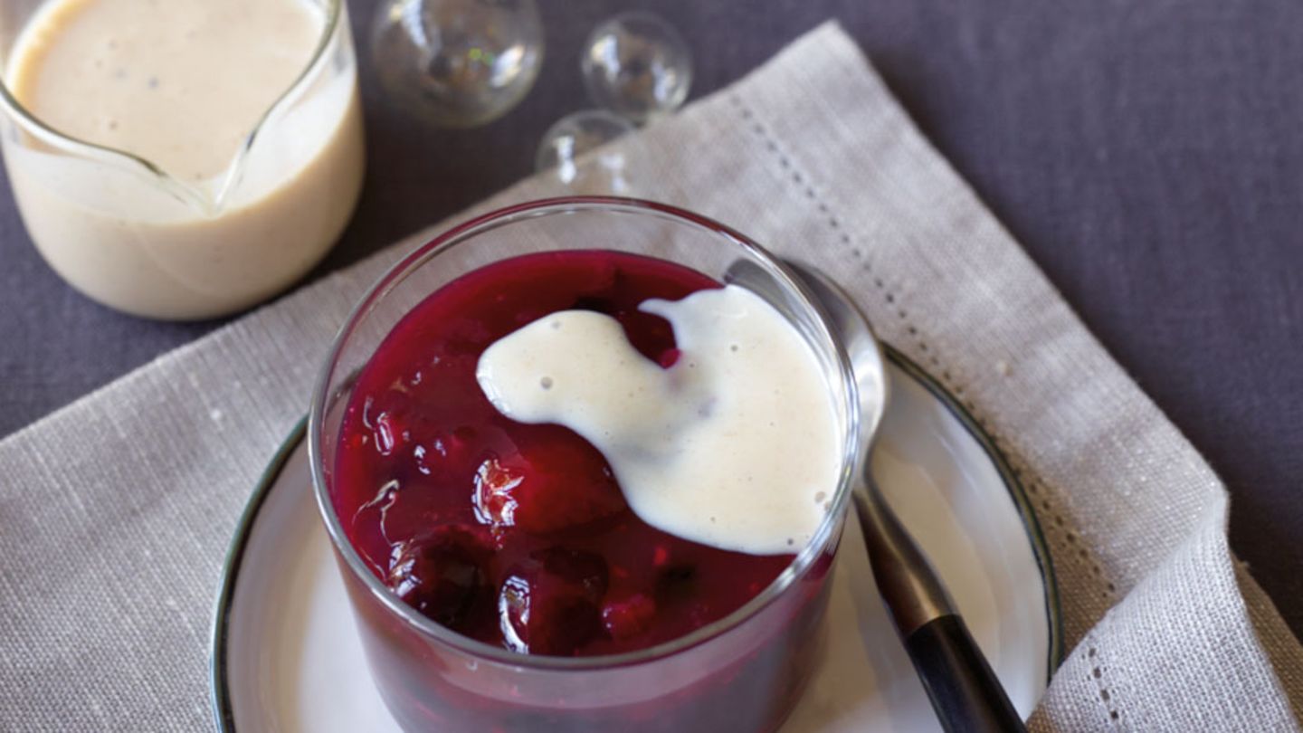 Weihnachtsgrütze mit Spekulatiussauce Rezept