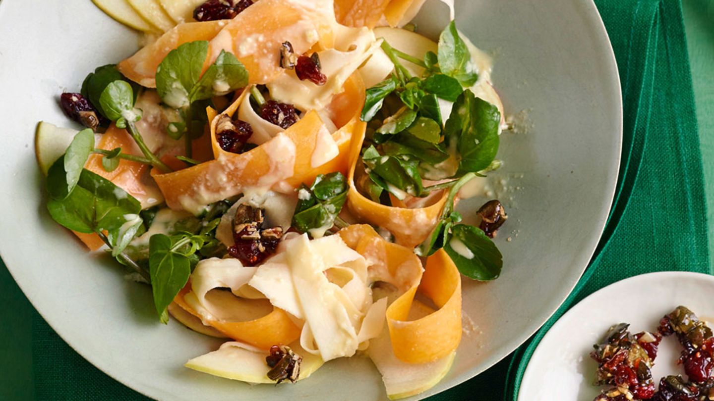 Kürbis-Pastinaken-Salat mit Tahine-Dressing und Cranberry-Krokant Rezept