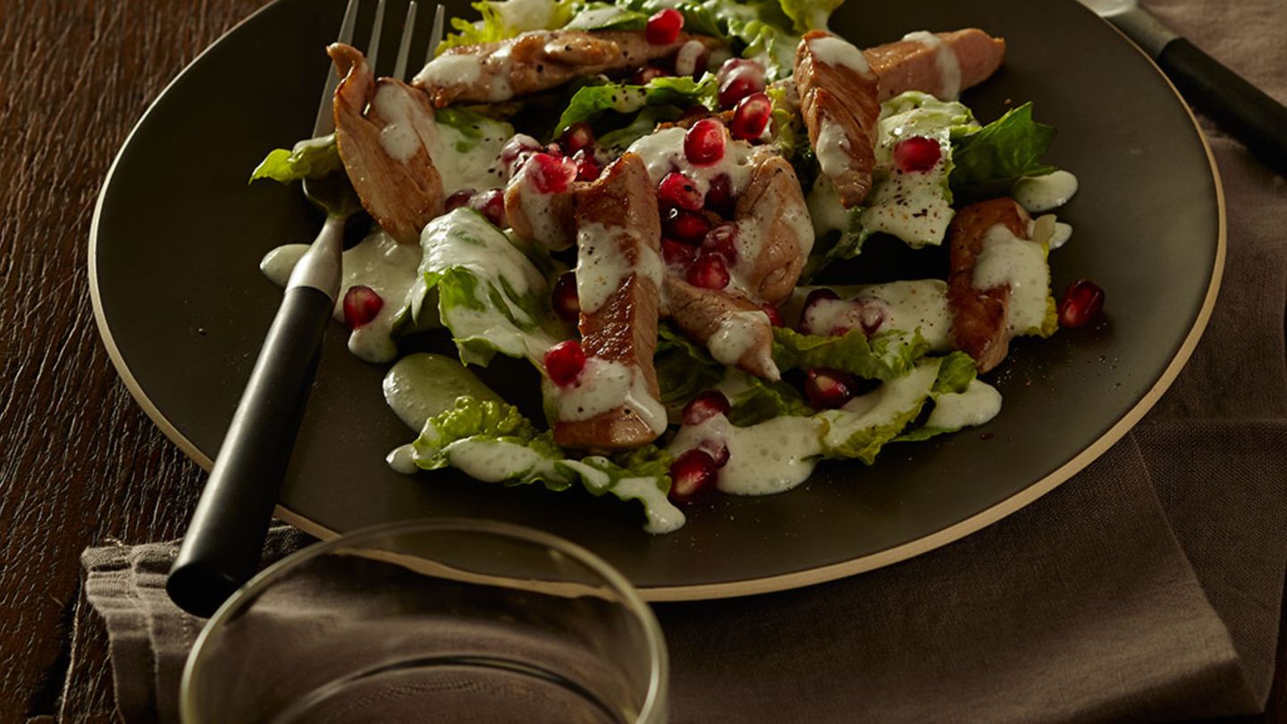 Schweinefilet mit Römersalat und Granatapfel Rezept
