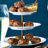 Rindfleisch-Kichererbsen-Buletten mit Sesam-Dip