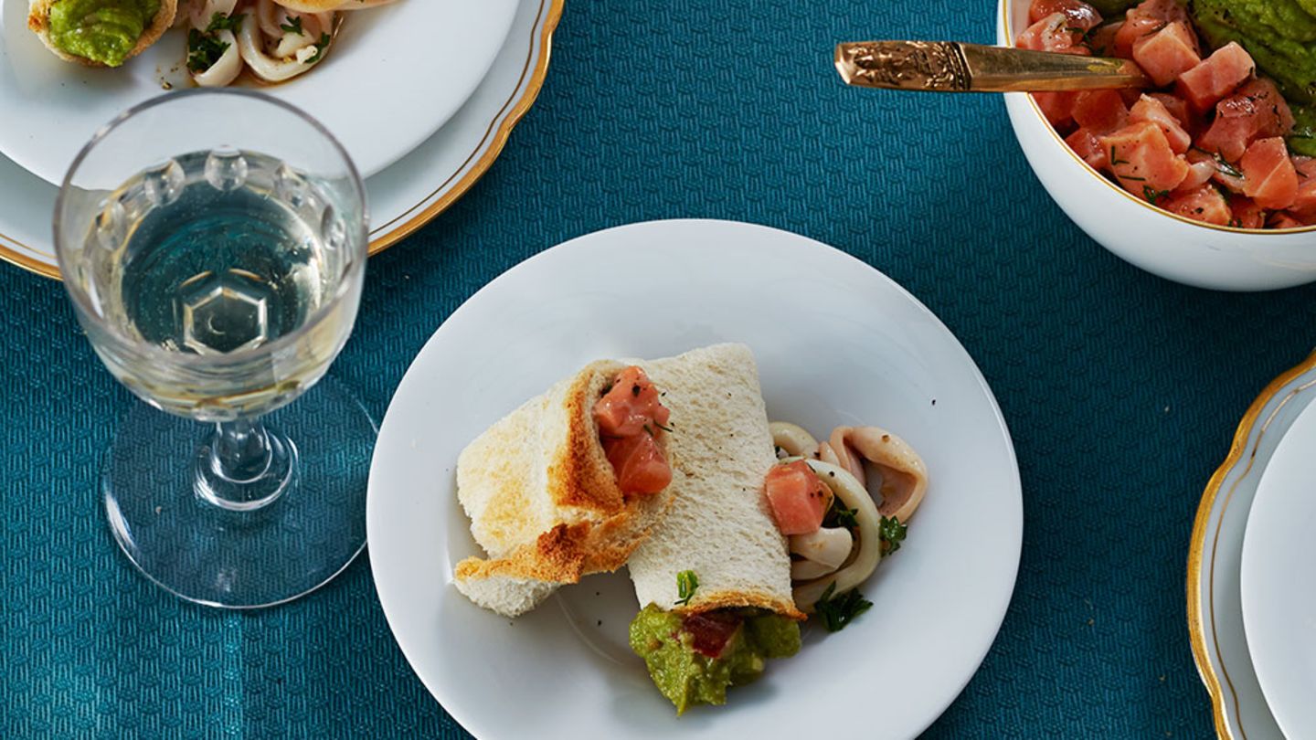 Toast-Röllchen mit Lachs und Calamari Rezept