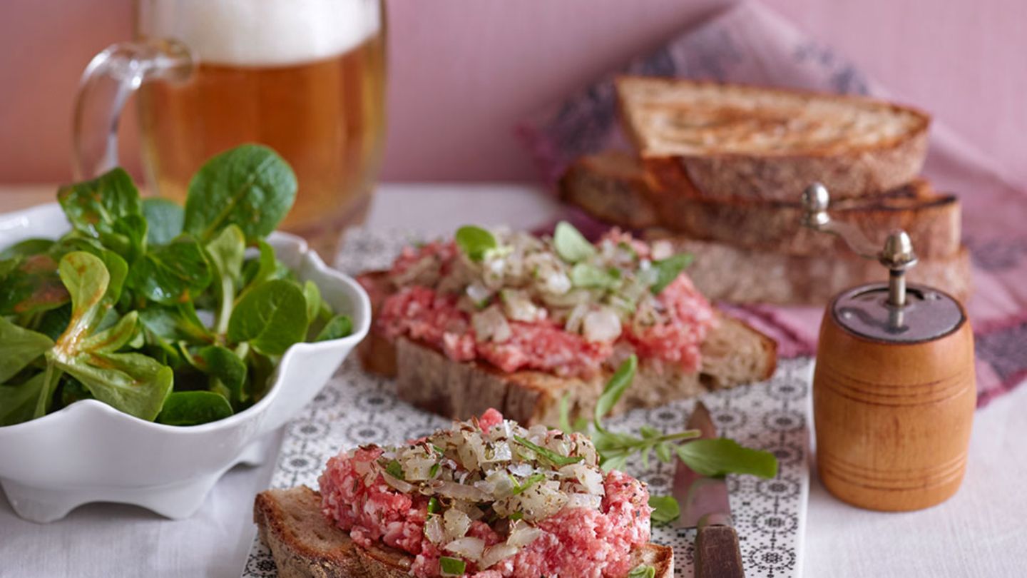 Thüringer Mettbrote mit Majoranzwiebeln Rezept