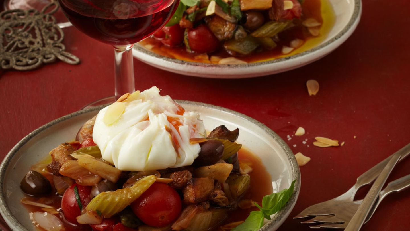 Sizilianisches Auberginengemüse mit pochiertem Ei Rezept
