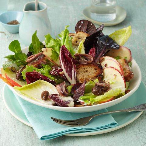 Wintersalat mit Äpfeln und Anchovis