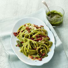Pasta mit Feldsalat-Pesto