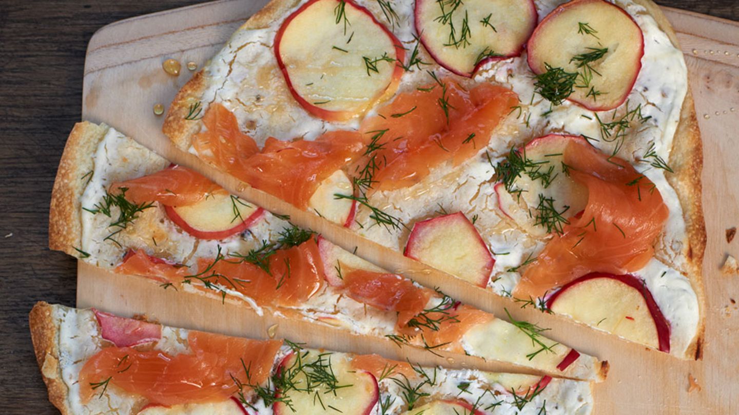 Ziegenkäse-Lachs-Flammkuchen Rezept