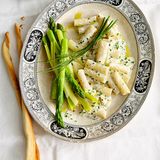 Tortiglioni mit grünem Spargel und Ziegenkäsesauce