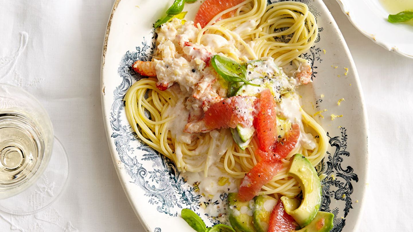 Spaghetti mit Krebsfleisch, Avocado und Grapefruit Rezept - [ESSEN UND ... Spaghetti mit Krebsfleisch, Avocado und Grapefruit Rezept - [ESSEN UND ...