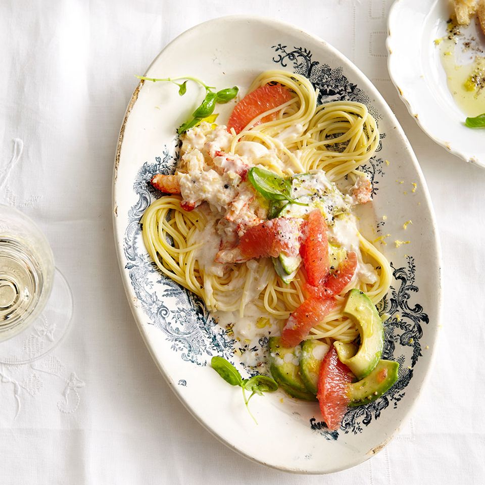 Spaghetti mit Krebsfleisch, Avocado und Grapefruit Rezept - [ESSEN UND ...