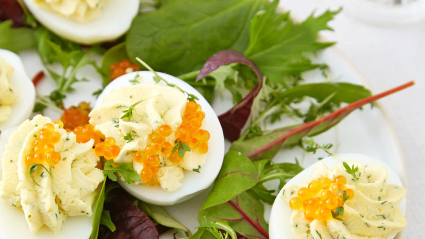 Gefüllte Eier mit Forellenkaviar Rezept - [ESSEN UND TRINKEN]