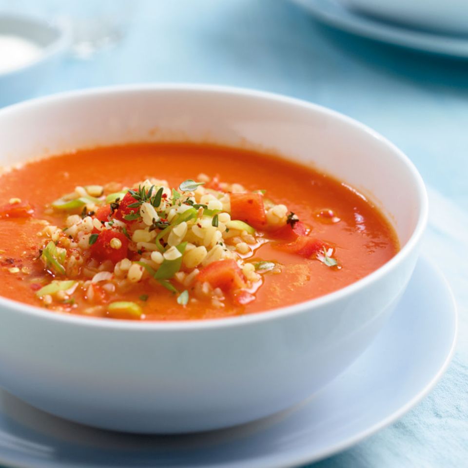 Couscous Salat Mit Paprika Tomaten Und Roemersalat Mit Quarkdip ...