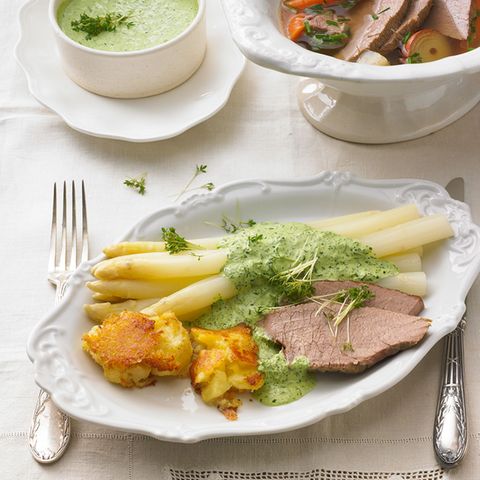 Spargel mit Ochsenbrust und Grüner Sauce