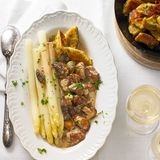 Spargel mit Wildragout