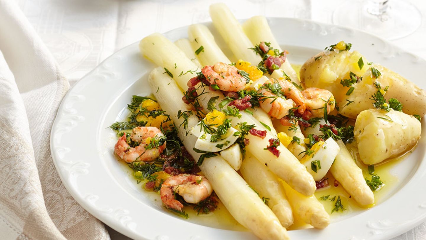 Spargel Mit Speck Garnelen Und Dill Rezept Essen Und Trinken