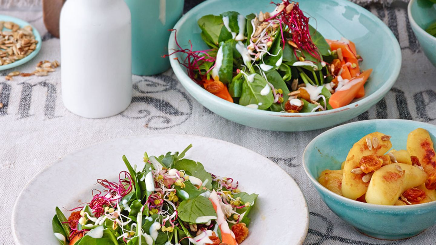 Spinatsalat mit karamellisiertem Apfel Rezept