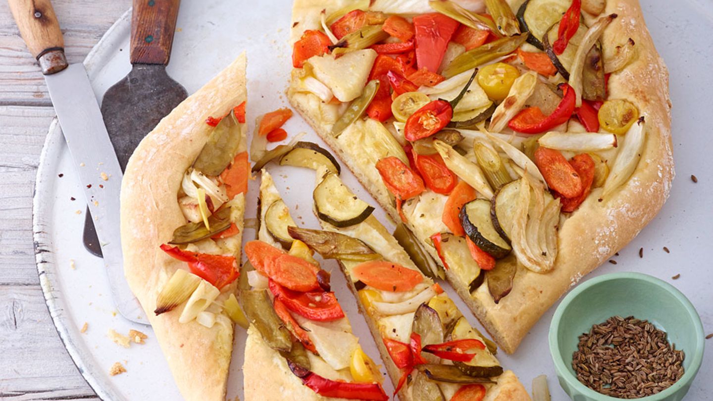 Focaccia mit Gemüse und Fenchelsaat Rezept
