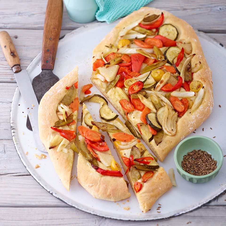 Focaccia mit Gemüse und Fenchelsaat