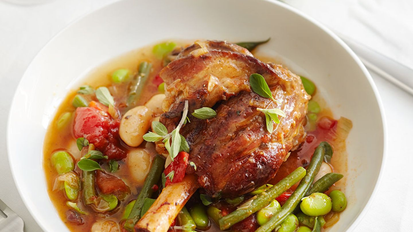 Lammstelzen mit Bohnengemüse, Tomaten und Majoran Rezept
