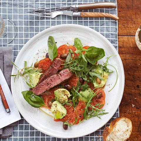 Tomaten-Avocado-Salat mit Entrecôte