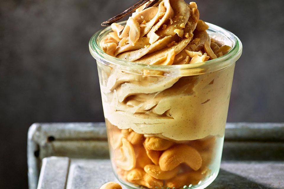 Veganes Cashew-Vanille-Eis: Aus nur wenigen Zutaten schnell gemixt