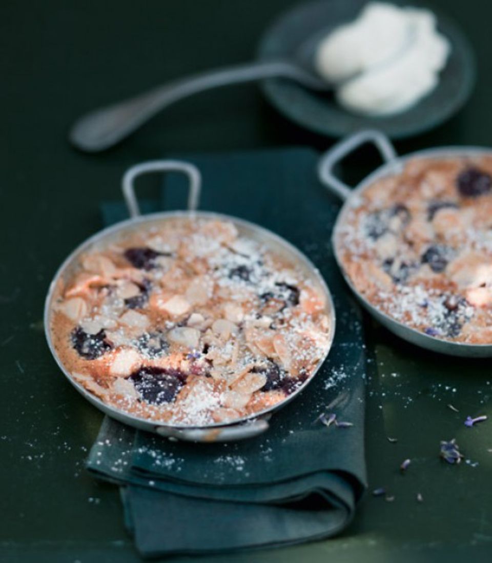 Eine Kombination aus Kuchen und Auflauf: Der französische Klassiker "Kirsch-Clafoutis" Eine Kombination aus Kuchen und Auflauf: Der französische Klassiker "Kirsch-Clafoutis"
