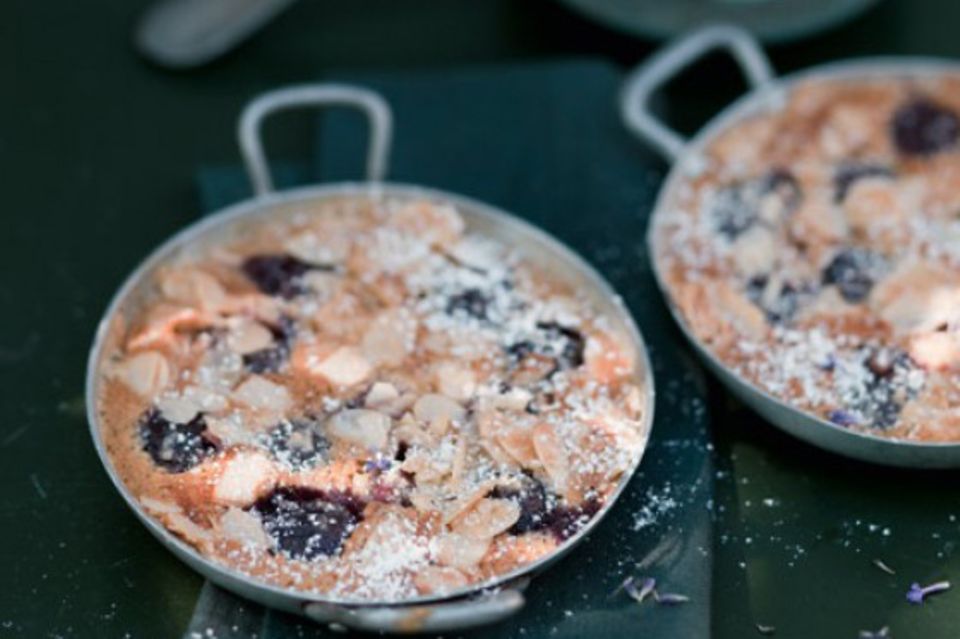 Eine Kombination aus Kuchen und Auflauf: Der französische Klassiker "Kirsch-Clafoutis" Eine Kombination aus Kuchen und Auflauf: Der französische Klassiker "Kirsch-Clafoutis"