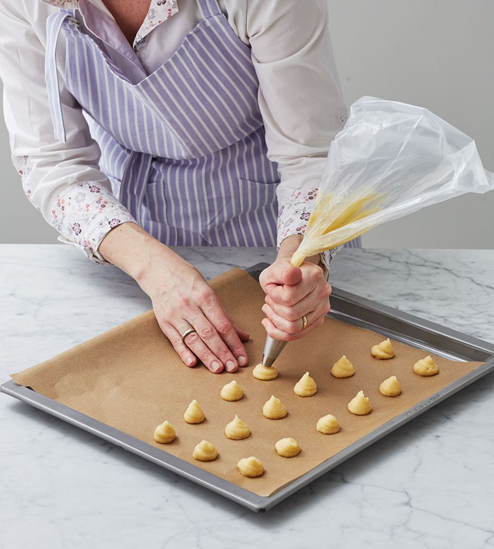 Brandteig geht beim Backen gut auf - Abstand lassen Brandteig geht beim Backen gut auf - Abstand lassen