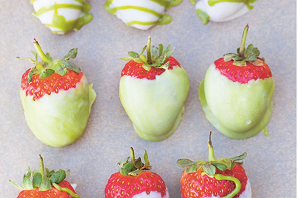 Erdbeeren im Schokomantel - fruchtig schokoladig als Dessert oder Snack
