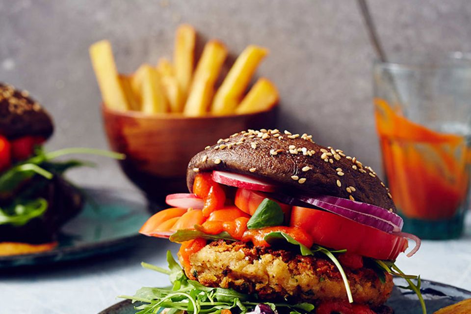 Veganer Portobello-Burger mit Linsenfrikadelle