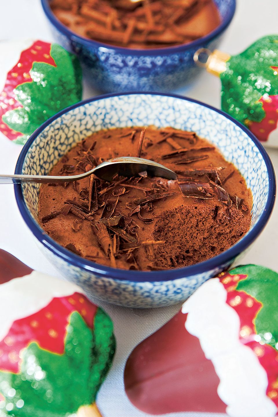 Die vegane Schokomousse aus Zartbitterschokolade wird durch Aquafaba luftig locker Die vegane Schokomousse aus Zartbitterschokolade wird durch Aquafaba luftig locker
