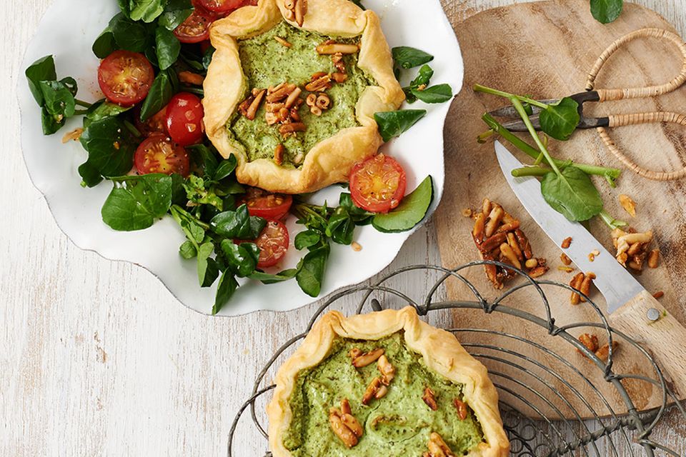 10 herzhafte & süße Pies zum Genießen 10 herzhafte & süße Pies zum Genießen