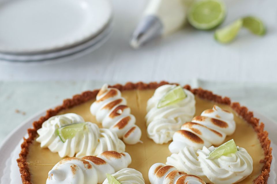10 herzhafte & süße Pies zum Genießen 10 herzhafte & süße Pies zum Genießen