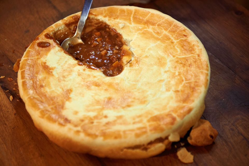 10 herzhafte & süße Pies zum Genießen 10 herzhafte & süße Pies zum Genießen