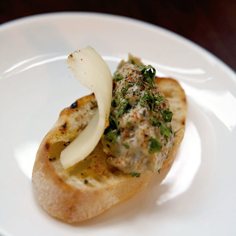Geröstete Crostini mit Creme